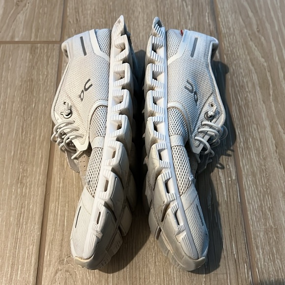 On CLOUD | Well-loved On Cloud Gym Shoes | Box Included | White | Size 7.5 - Picture 4 of 7